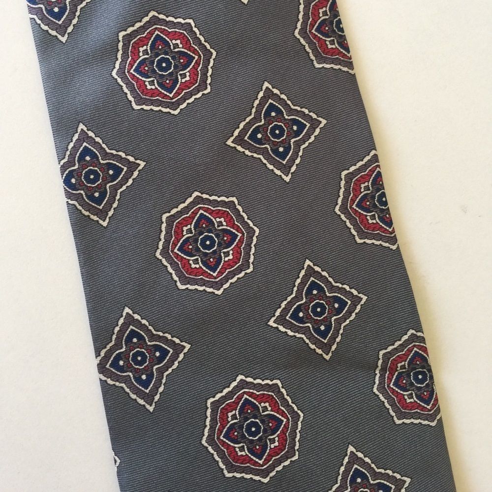 Oscar de la Renta tie 👔 gray, blue,red.